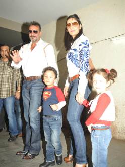 Sanjay Dutt along with his wife Manyata and children Iqra and Shahraan