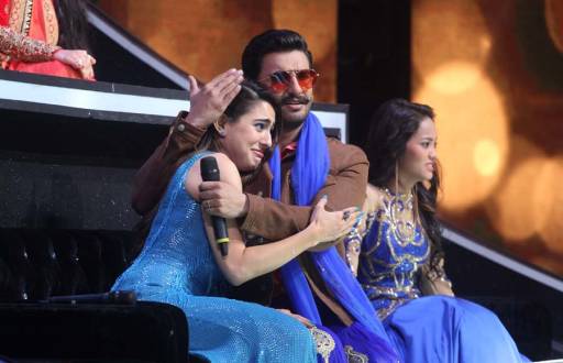  Ranveer Singh and Sara Ali Khan grace the sets of Sa Re ga Ma Pa