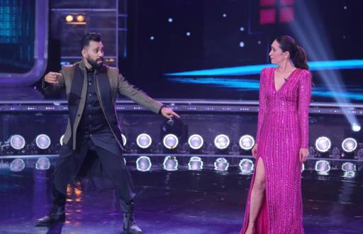 Karisma Kapoors grooves with Judge Bosco Martis on Dance India Dance sets