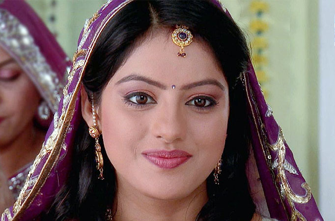 Sandhya and her women gang to beat up lechers in Star Plus 