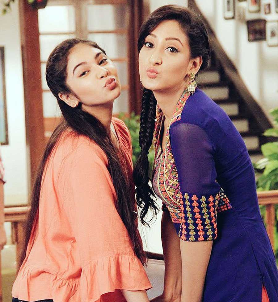 Pouty Sisters! Pouty Sisters!