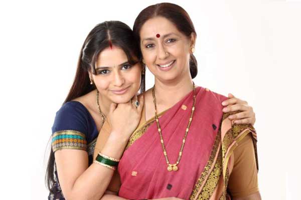 Aarti Singh and Neena Kulkarni Aarti Singh and Neena Kulkarni