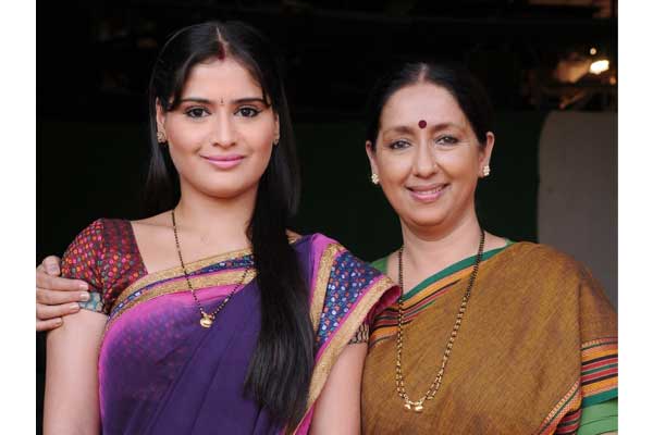 Aarti Singh and Neena Kulkarni Aarti Singh and Neena Kulkarni