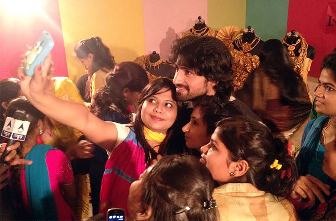 Harshad Chopda enjoys loyal fan following Harshad Chopda enjoys loyal fan following