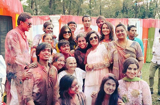 Holi celebration in Itna Karo na Mujhe Pyar Holi celebration in Itna Karo na Mujhe Pyar