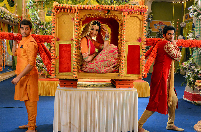 Mere Angne Mein Mere Angne Mein