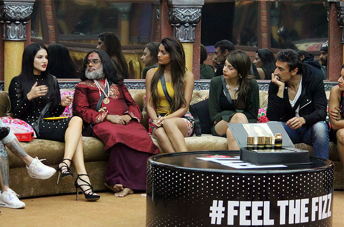Sunny Leone became Basanti in the Bigg Boss House Sunny Leone became Basanti in the Bigg Boss House