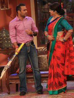 Virender Sehwag and Sunil Gavaskar on the sets of Comedy Nights with Kapil