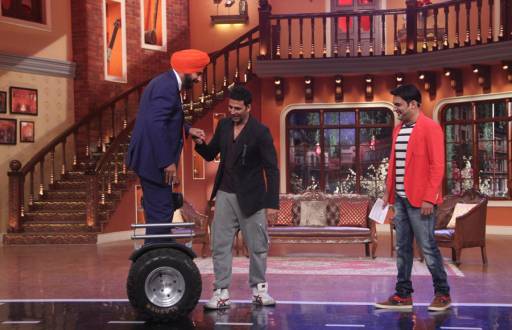  Akshay Kumar and Vipul Shah on the sets of Comedy Nights with Kapil