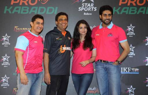 Abhishek Bachchan with wife Aishwarya Rai Bachchan, Ronnie Screwvala and Aamir Khan