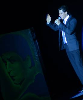 Shah Rukh Khan appreciates the radium light painting