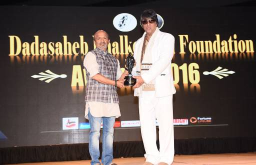 Mukesh Khanna awarding Sameer