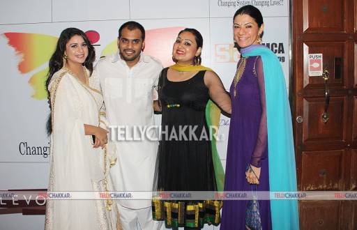 Anara Gupta, Karan Singh Prince with friends