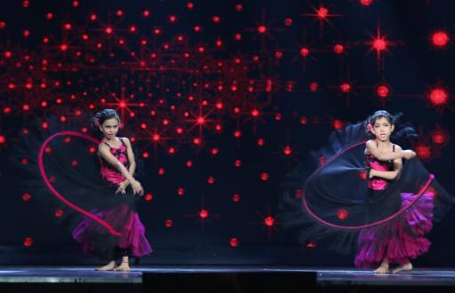 Alia Bhatt on the set of Sony TV's Super Dancer
