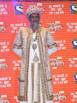Aurangzeb, played by Rahul Singh, will be shown as a tired but still confident old man. Though withdrawn, he wanted to go past the Marathas. His long life was credited to endless work, prayer and religious exercises. He held the dream of overtaking Babar in his achievements.