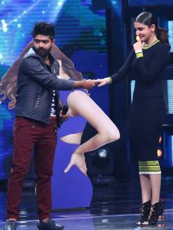 Anushka Sharma on the sets of Indian Idol 9