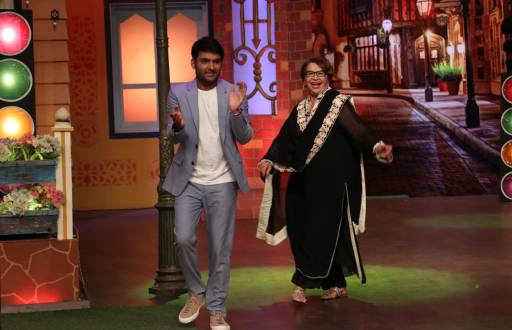 Helen makes a powerful entry on her song along with Kapil Sharma at The Kapil Sharma Show