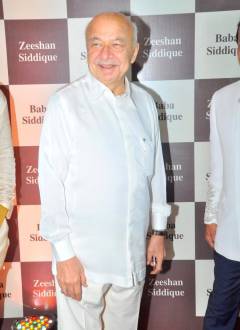 Sushilkumar Shinde attend Baba Siddique's Iftar party! 