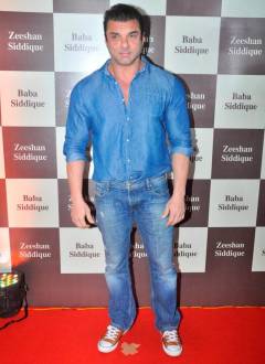Sohail Khan attend Baba Siddique's Iftar party! 
