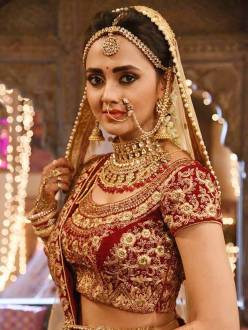Tejasswi Prakash looks ravishing as a bride; Check out 