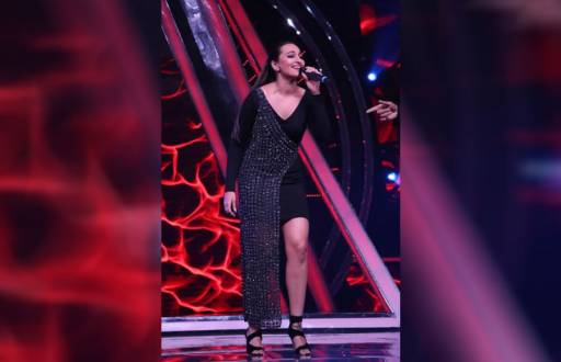 Sonakshi Sinha and Jassi Gill groove to the tunes of Indian Idol 10 contestants