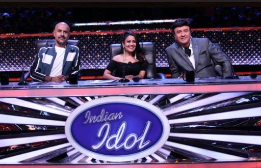 Sonakshi Sinha and Jassi Gill groove to the tunes of Indian Idol 10 contestants