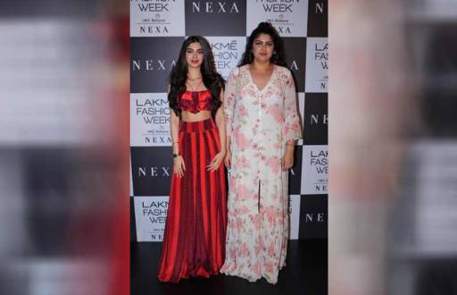 Karishma Kapoor and other stars  close show for Arpita Mehta at LFW 