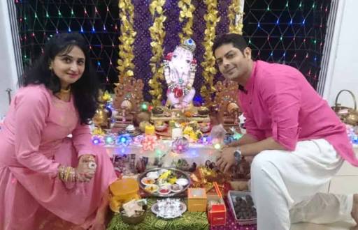 TV actors welcome bappa at home 