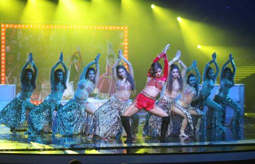 Tribute to Shahrukh Khan on Dance+ 4