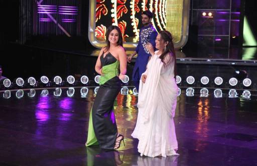 Kareena and Geeta Ma recreate the iconic Bole Chudiya on DID