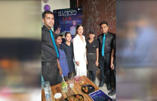 Hina Khan meet and greets her fans 
