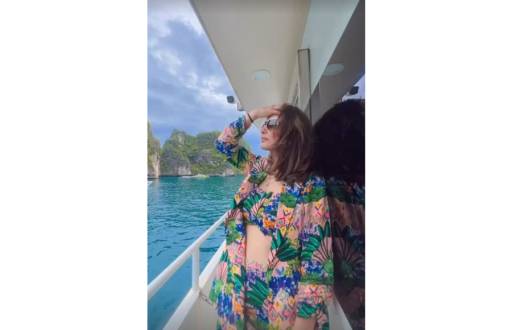 Television diva Hina Khan is having a whale of a time at her Thailand vacay