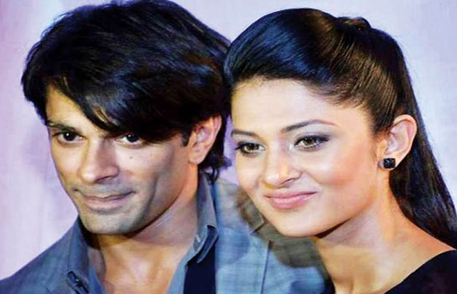 As per reports, Karan Singh Grover was slapped by Jennifer Winget on the sets of Dill Mill Gayye, after she found out about Karan cheating on her with dancer Nicole Alvares and ex-wife Shraddha Nigam.   