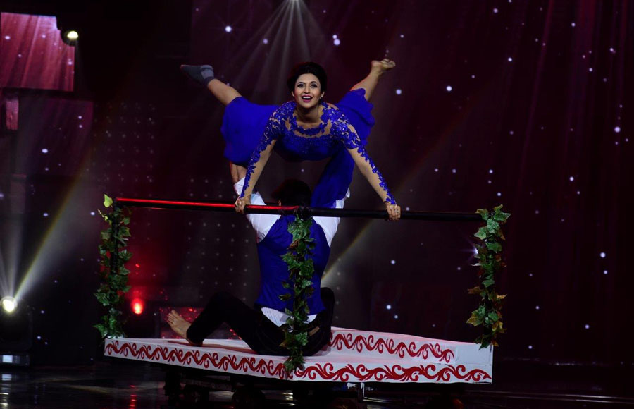 Divyanka Tripathi performing on the sets of Nach Baliye 8