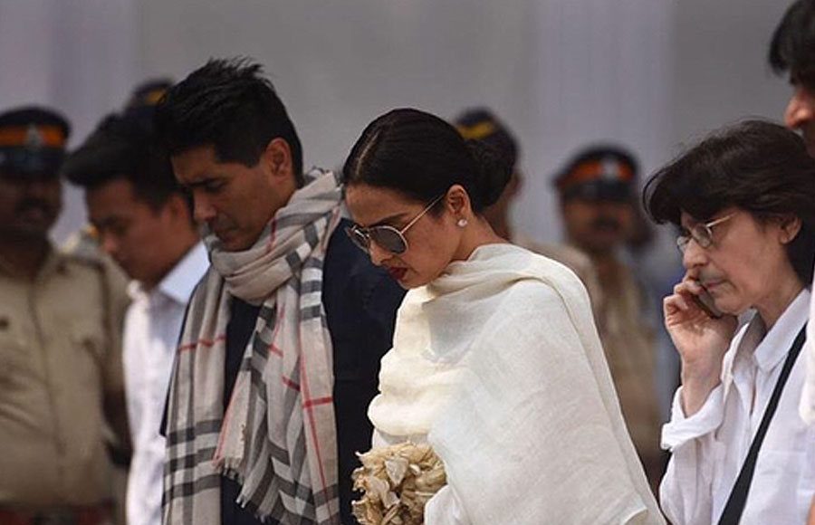 B-Town pays their last respect to Sridevi at her funeral 