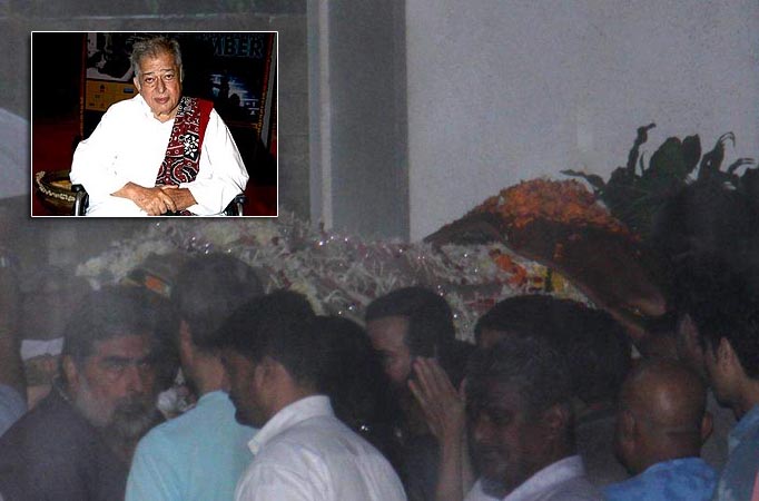 Shashi Kapoor wrapped in tricolour for last rites, gets three-gun salute