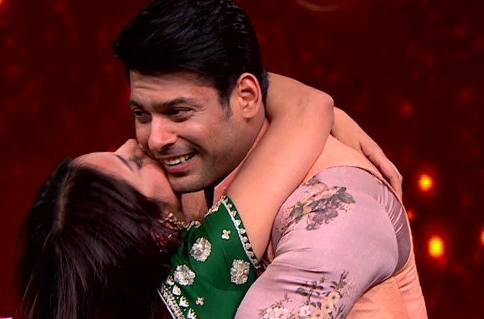 Sidnaaz showers love on Sidharth and Shehnaaz as the latter gets emotional  seeing Sid