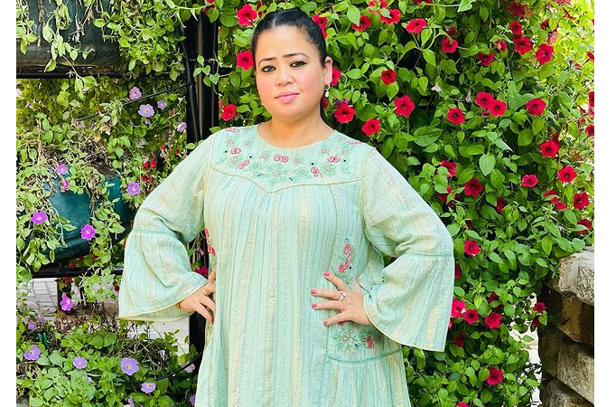 Aww…Bharti Singh asks her fans to guess where it will be a baby boy or a  girl as she flaunts her baby bump! Flixadda