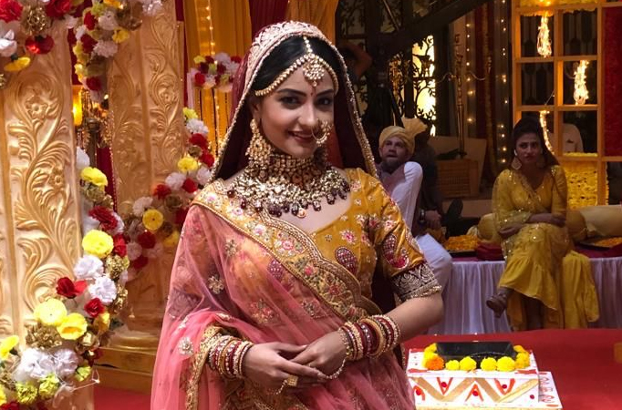 Did you know Akshita Mudgal wore a 28kg lehenga for the wedding track in Iss Mod Se Jaate Hain?