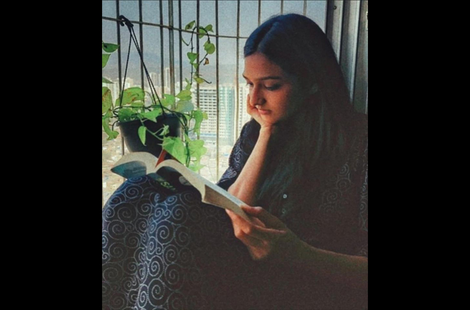 Did you know Bhagya Lakshmi’s Aishwarya Khare is addicted to books? 