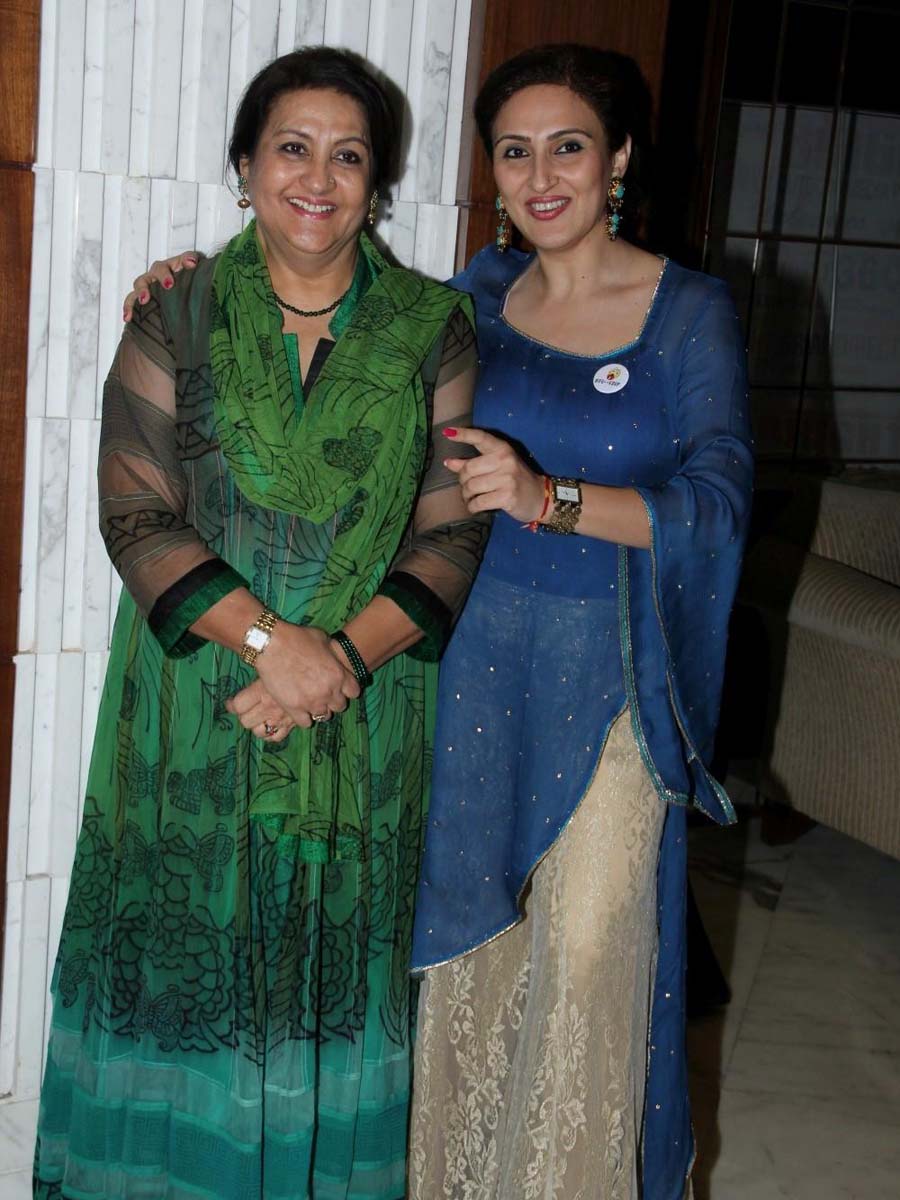 Juhi with mother Nadira Babbar