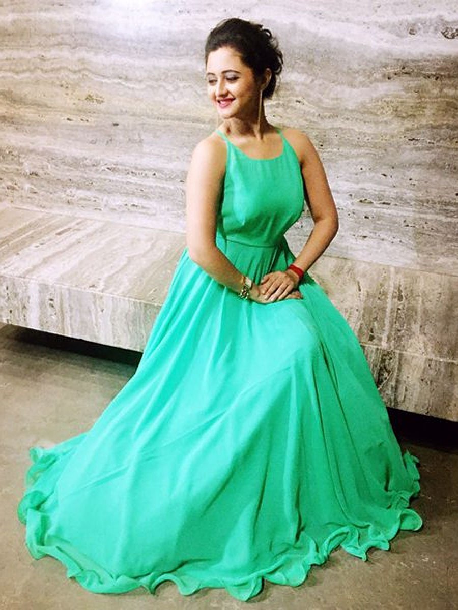 Rashami Desai has also acted in Hindi, Assamese, Bengali, Manipuri and Bhojpuri movies. Kab Hoi Gauna Hammar, Pyar Jab Kehu Se Hoi Jala are some of her Bhojpuri hits.