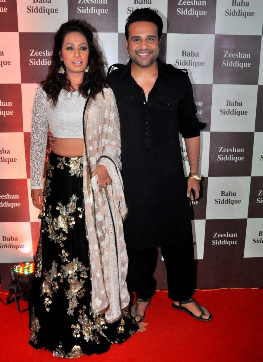 Bollywood biggies attend Baba Siddique's Iftar party! 