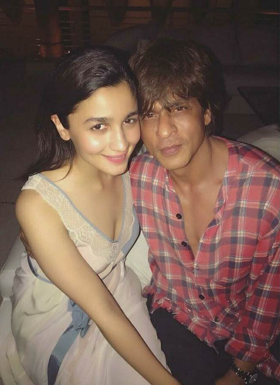 Bollywood parties with SRK as he turns 52