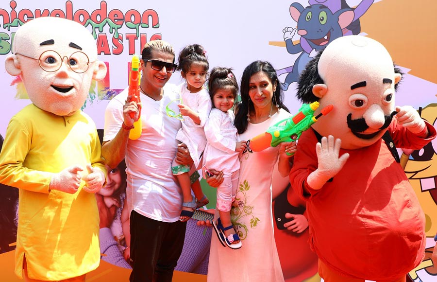 Bella and Vienna dunk Tinseltown in Slime at the Nickelodeon Holi Party