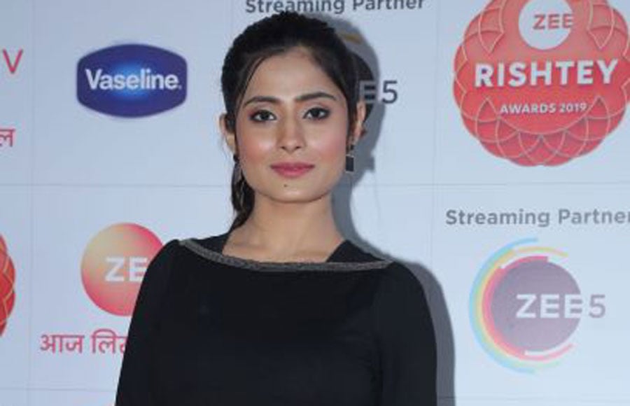 Star’s grace the red carpet of an award event function