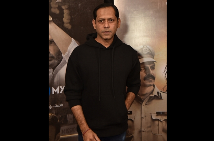 Vivek Oberoi is a 'one-take actor', says 'Dharavi Bank' director Samit Kakkad Vivek Oberoi is a 'one-take actor', says 'Dharavi Bank' director Samit Kakkad