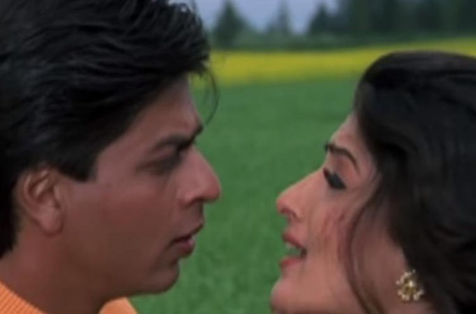 Badshah clocks in 20 years; Twinkle Khanna amused by reading THIS review Badshah clocks in 20 years; Twinkle Khanna amused by reading THIS review