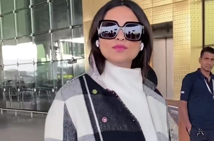 “Is it snowing in Mumbai?” netizens trolls actress Parineeti Chopra for her dressing sense “Is it snowing in Mumbai?” netizens trolls actress Parineeti Chopra for her dressing sense