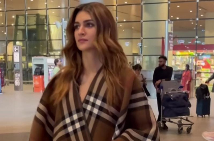 “Why is she wearing blanket” netizens trolls Kriti Sanon on her dressing “Why is she wearing blanket” netizens trolls Kriti Sanon on her dressing